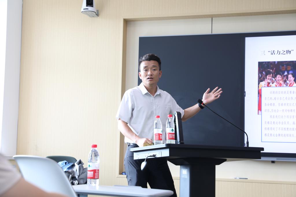 亚博邀请中国人民大学王智慧教授作学术报告